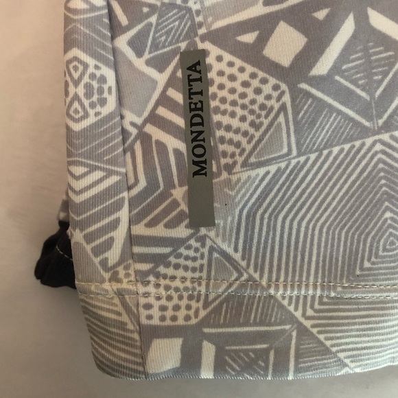 Mondetta long sleeved hooded geometric print stretchy exercise top w/ pockets; M - Picture 9 of 9